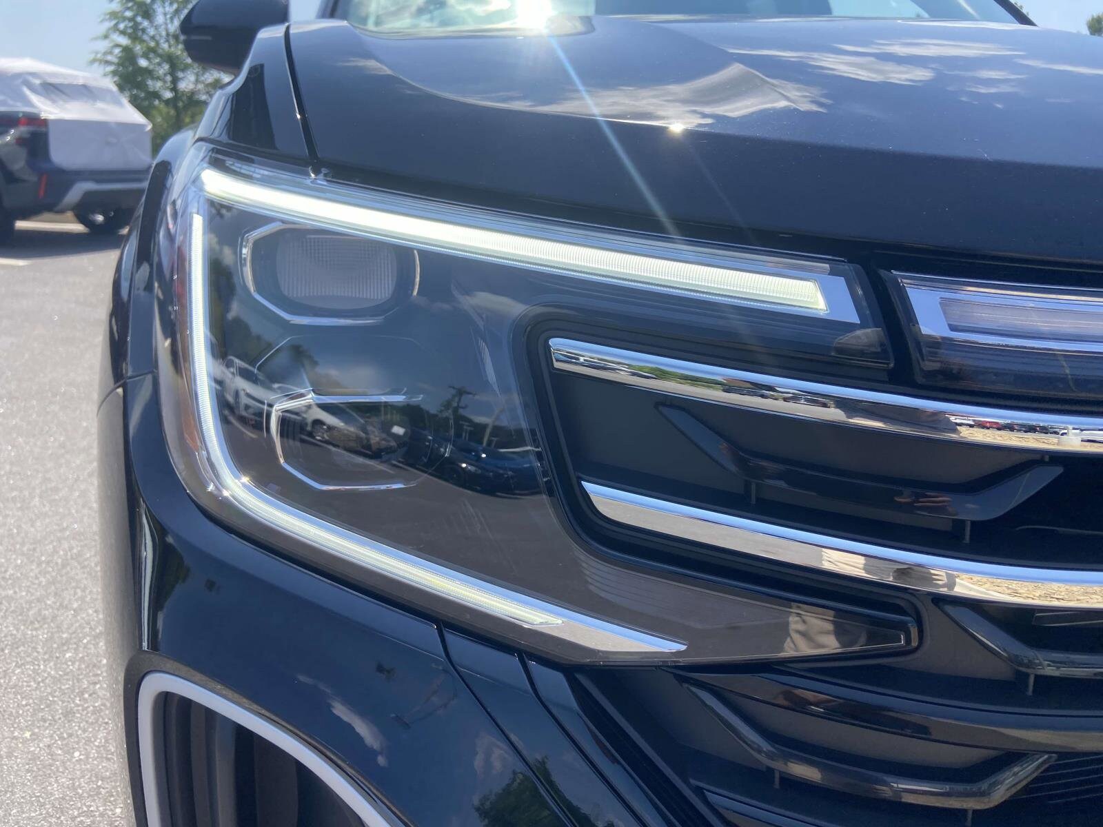 2026 Volkswagen Atlas Peak Edition SE photo 2