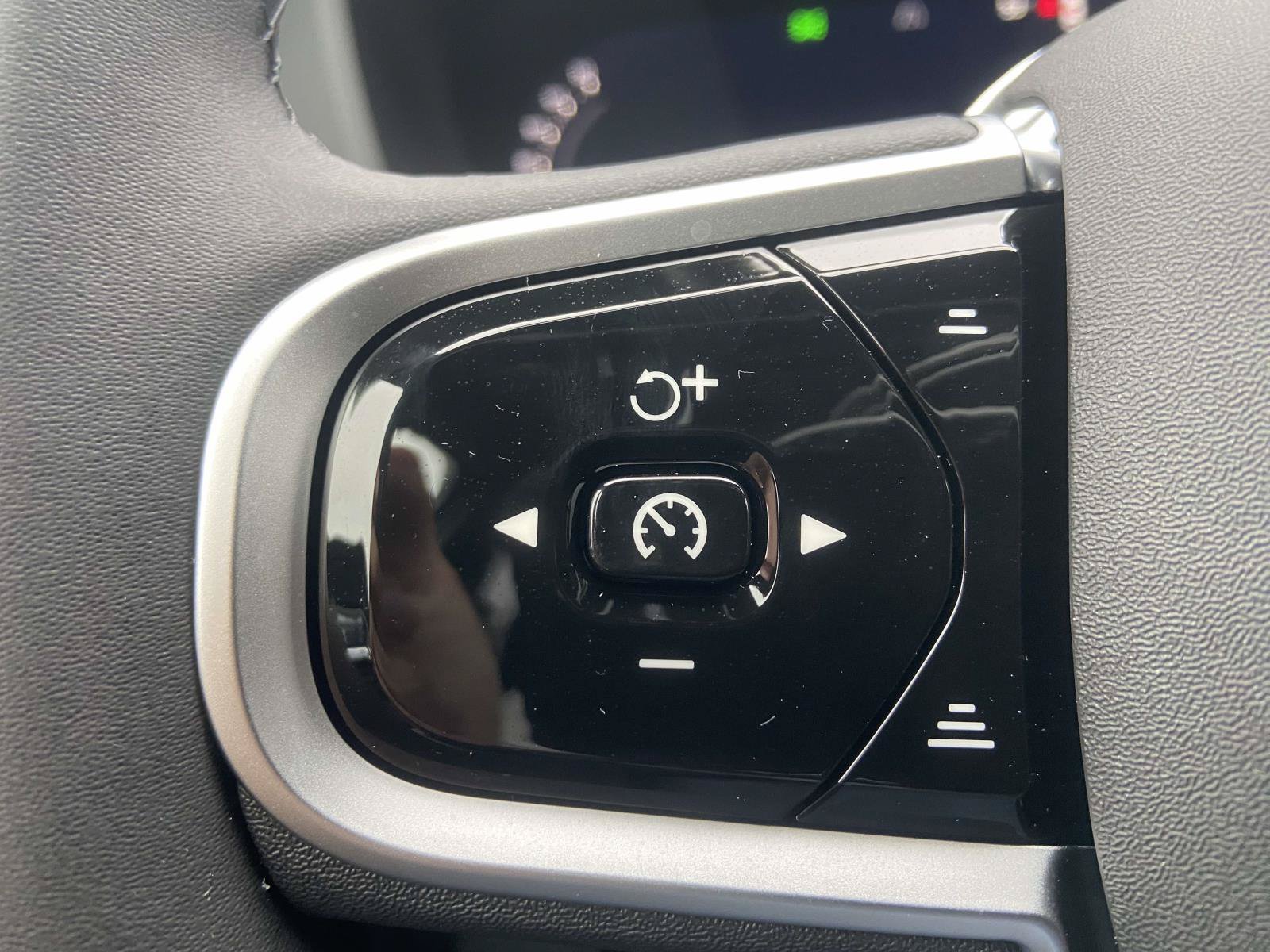 2026 Volvo XC60 Plus - Photo 23
