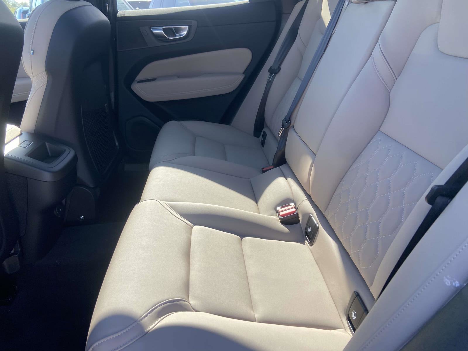 2026 Volvo XC60 Plus - Photo 13