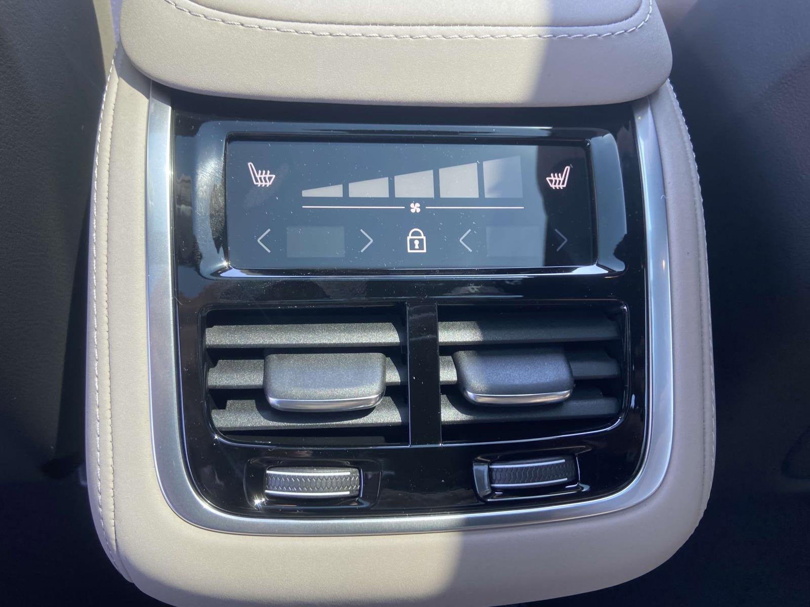 2026 Volvo XC90 Plus - Photo 16