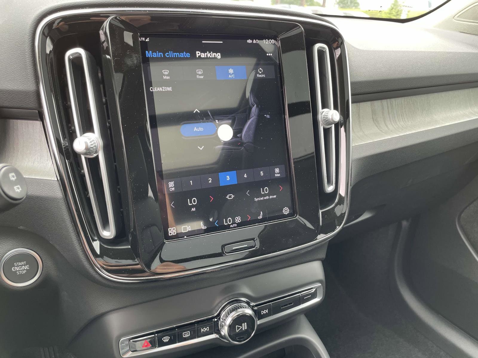 2025 Volvo XC40 Ultra - Photo 21