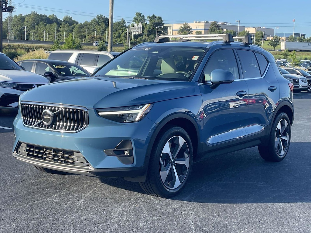 Certified 2023 Volvo XC40 B5 AWD Plus Bright SUV