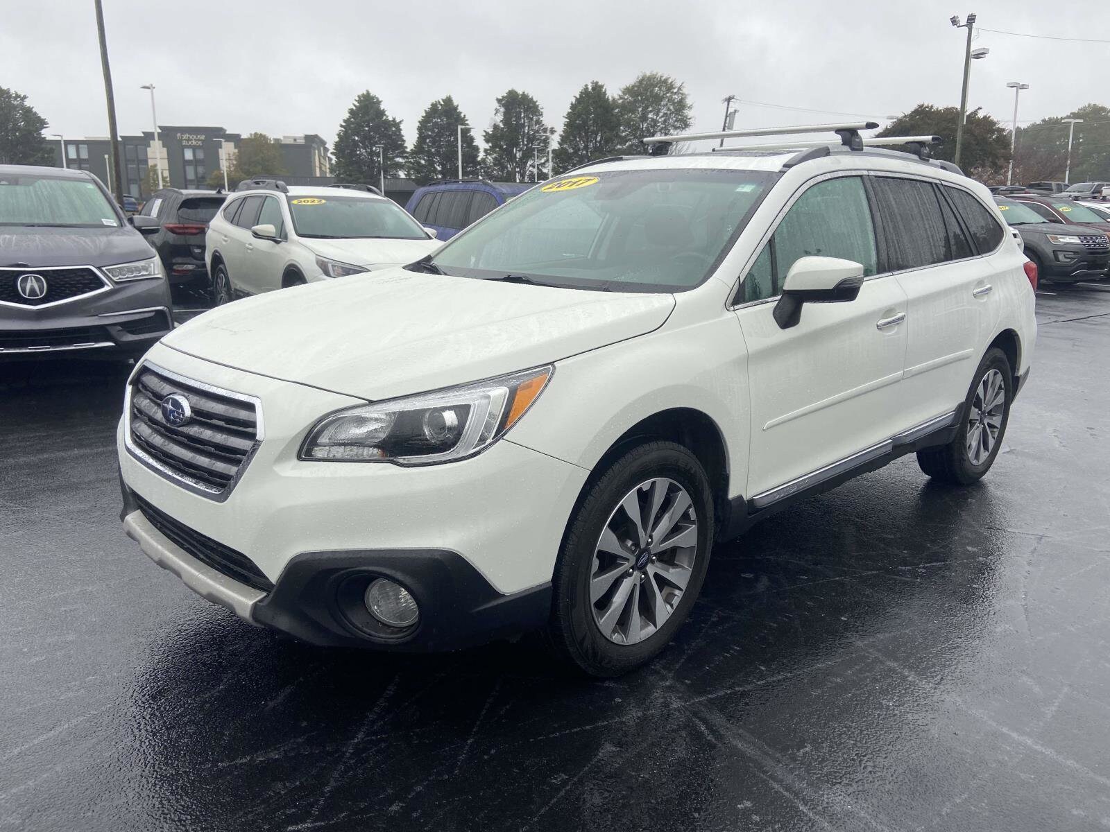 2017 Subaru Outback 3.6R Touring photo 3