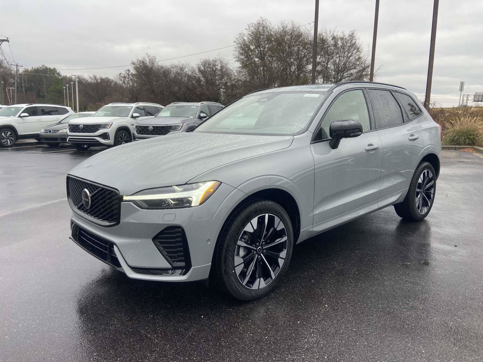 2026 Volvo XC60 Plus - Photo 3