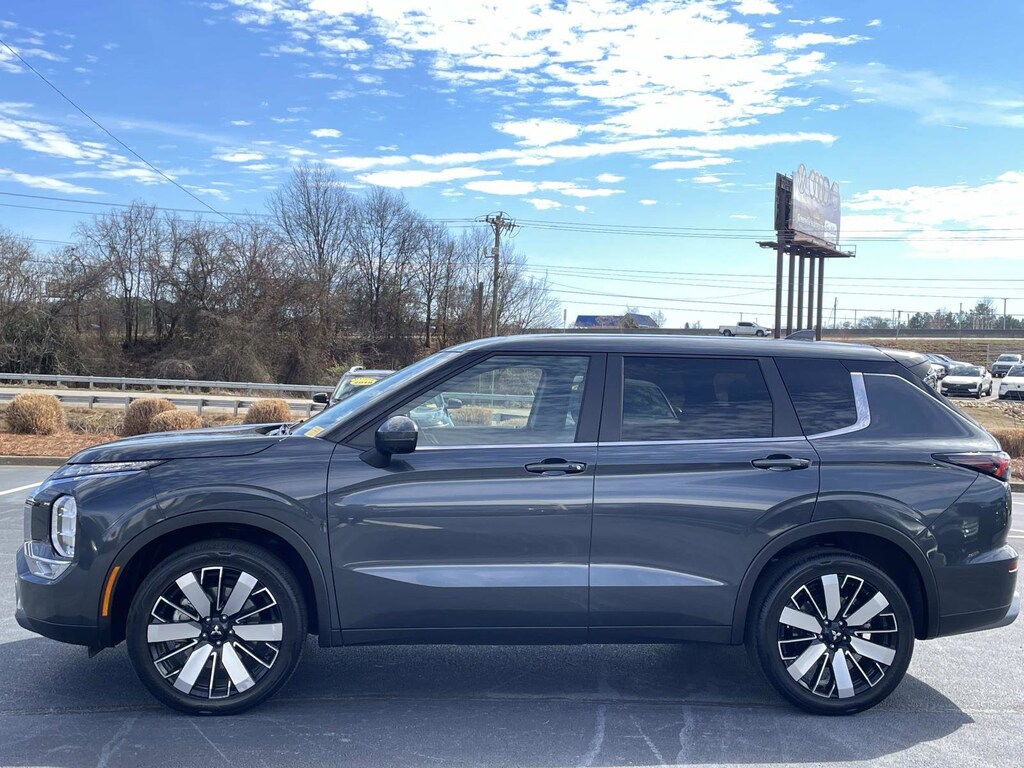 Used 2025 Mitsubishi Outlander SE SUV