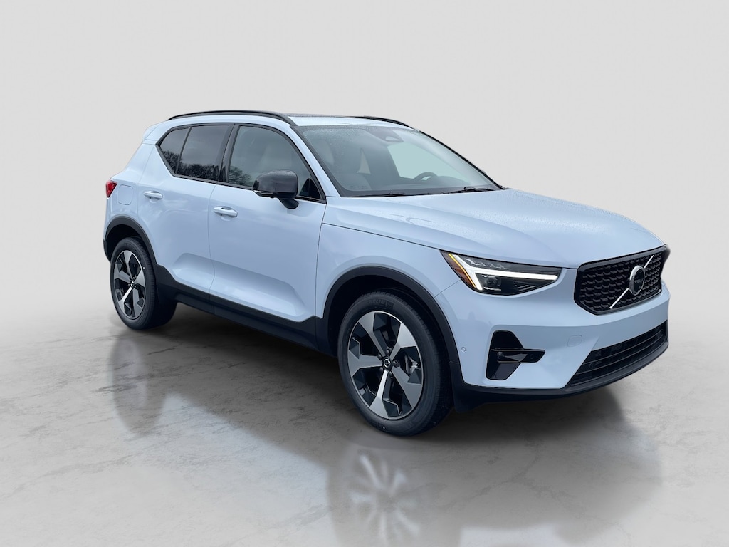 New 2026 Volvo XC40 B5 Plus SUV