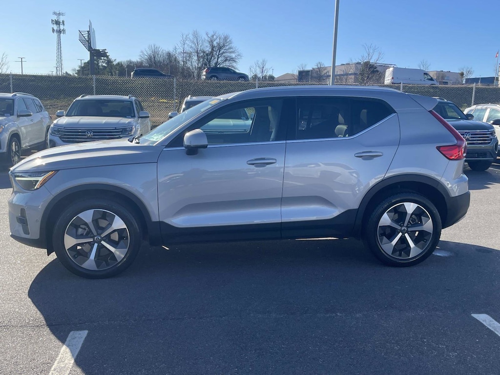 Certified 2023 Volvo XC40 B5 AWD Plus Bright SUV