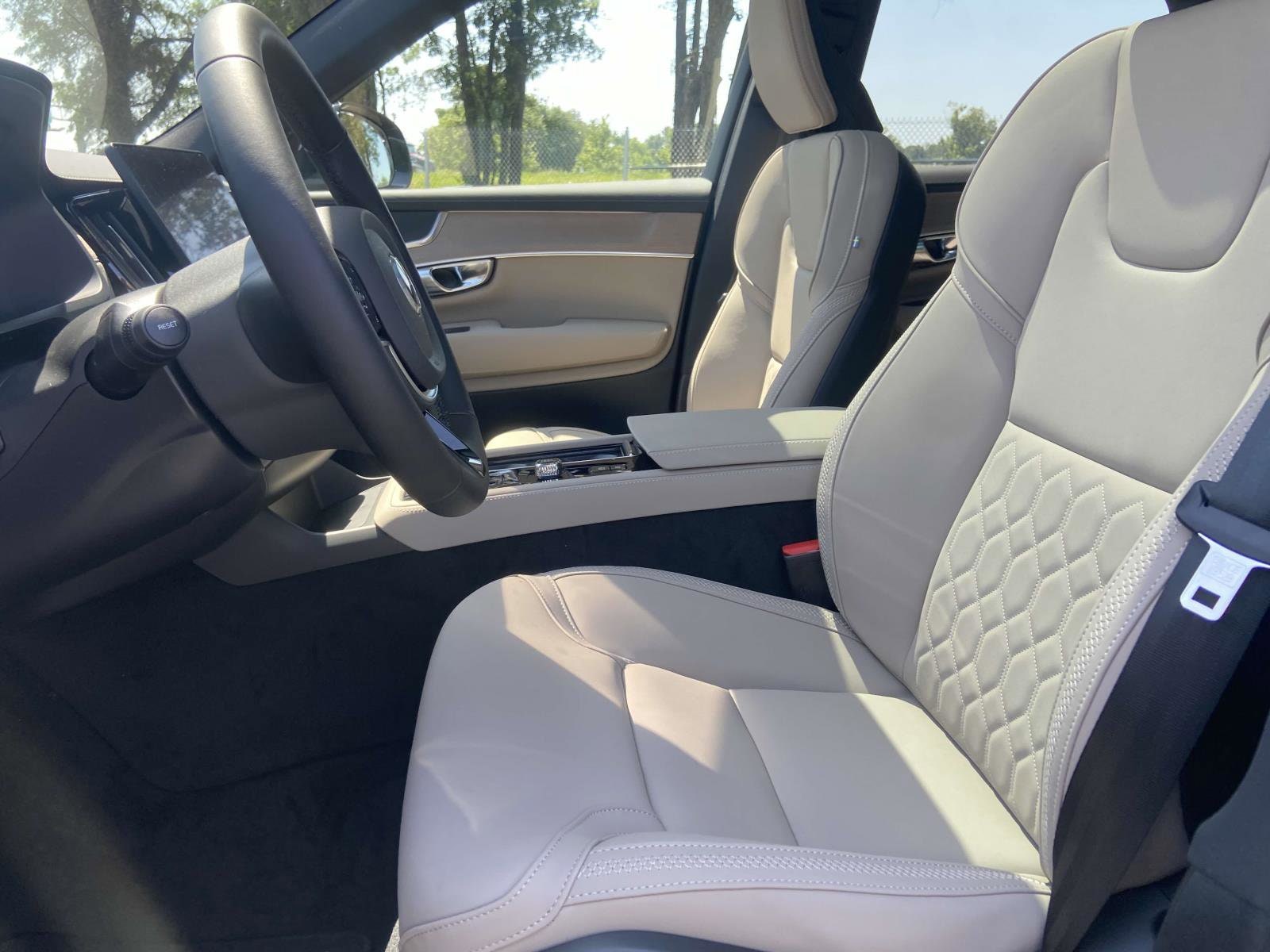 2026 Volvo XC90 Plus - Photo 18