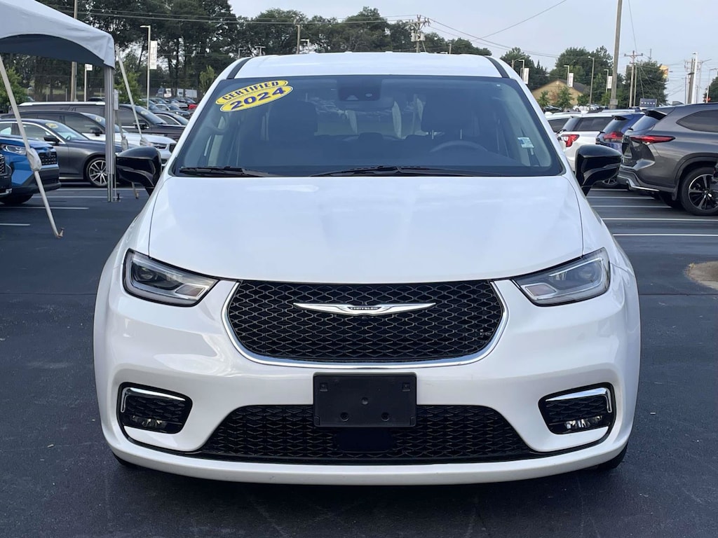 Used 2024 Chrysler Pacifica Touring L Van Passenger Van