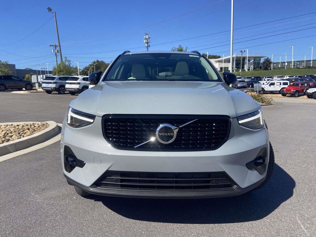 New 2026 Volvo XC40 B5 Ultra SUV