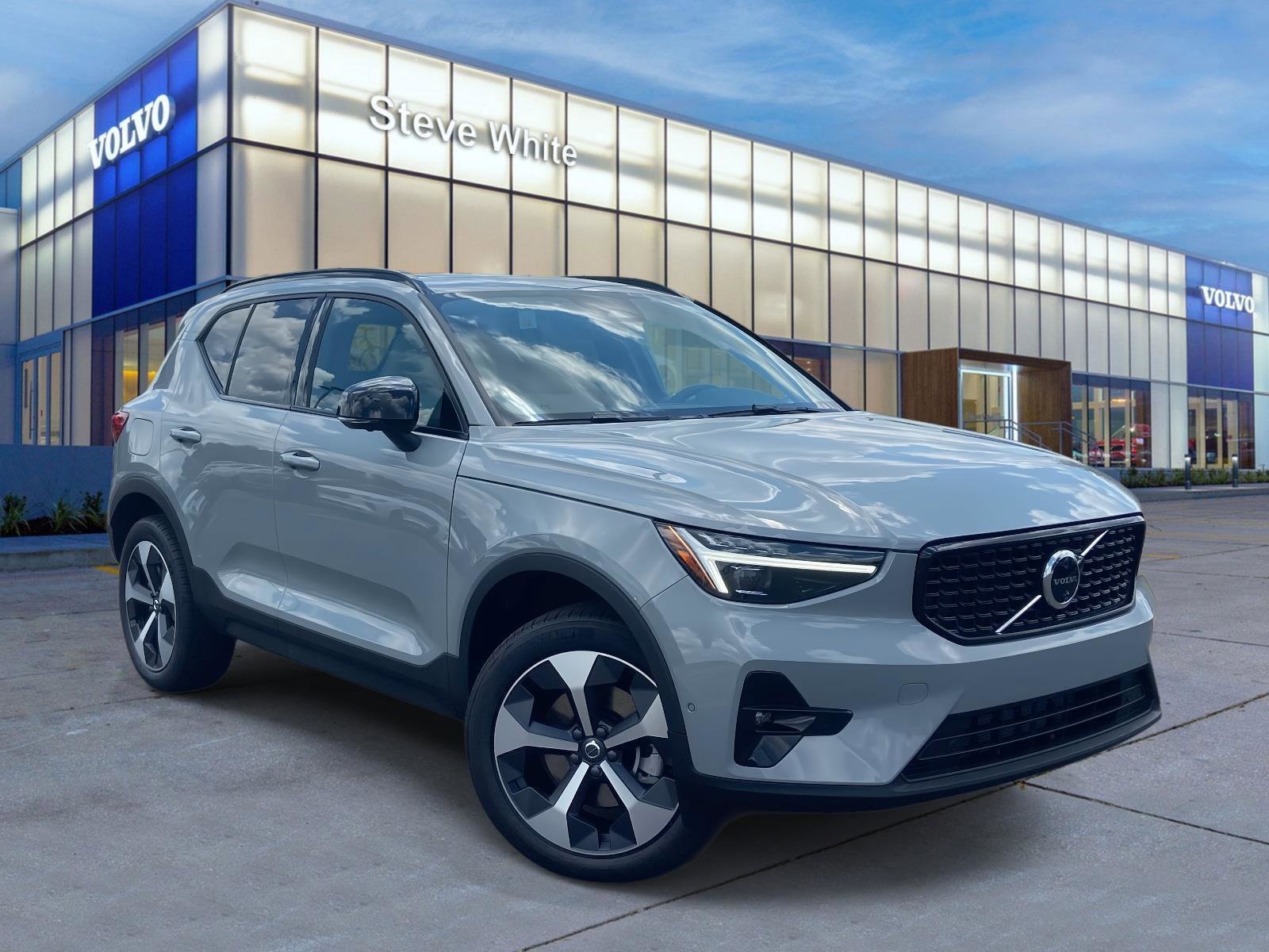 2026 Volvo XC40 Plus's photo