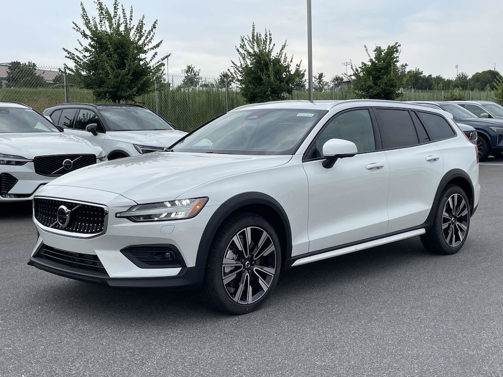 New 2026 Volvo V60 Cross Country B5 Ultra Wagon