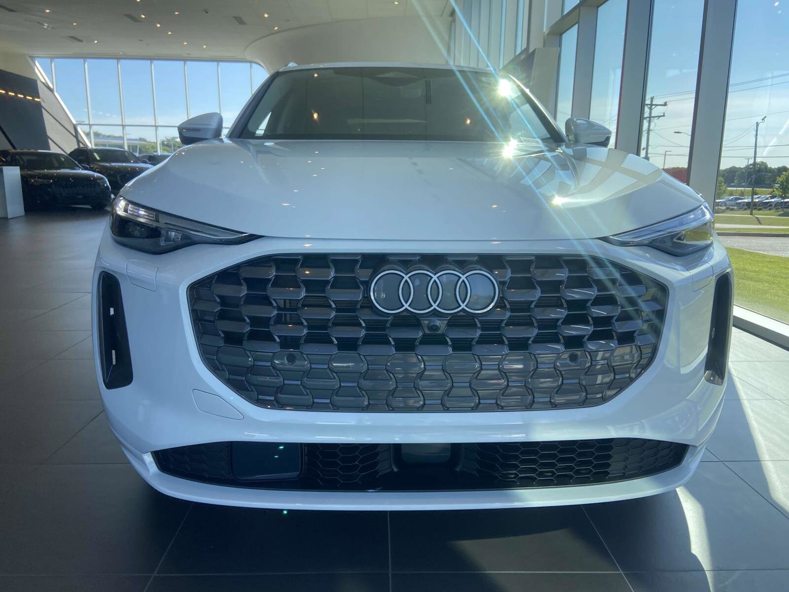 2025 Audi Q5 Prestige TFSI Premium photo 2
