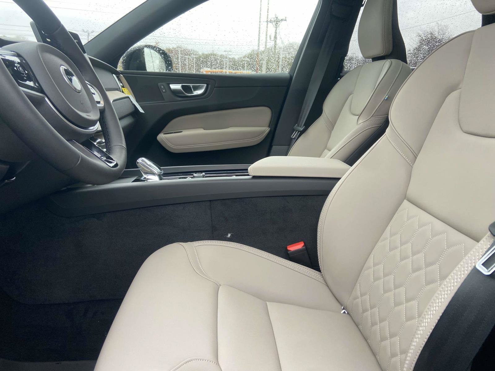2026 Volvo XC60 Plus - Photo 17