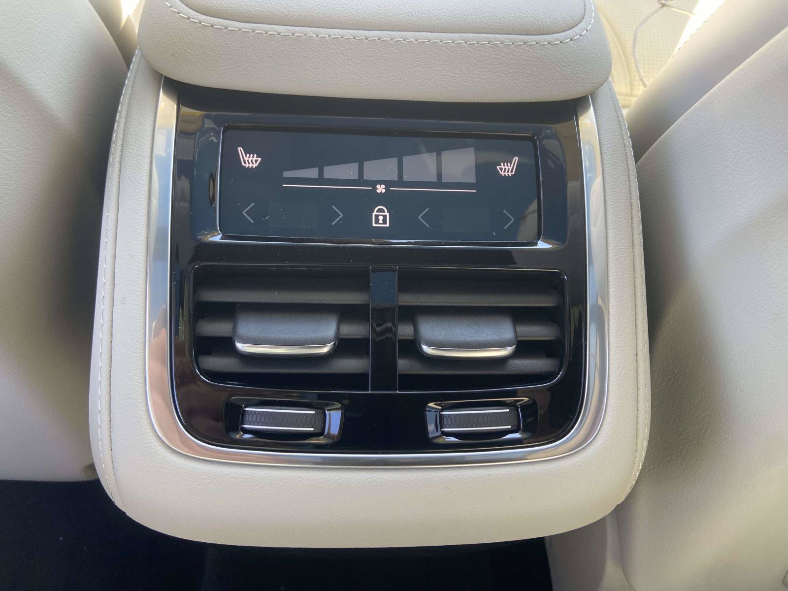 2026 Volvo XC90 Ultra - Photo 15