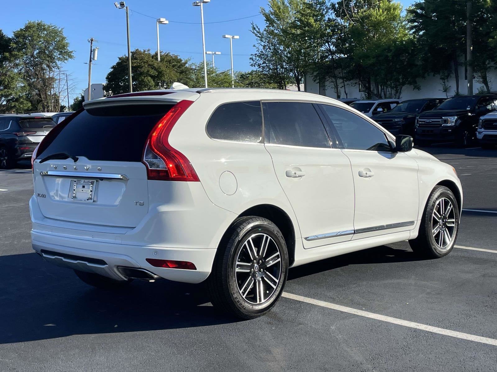 View vehicle photo 7