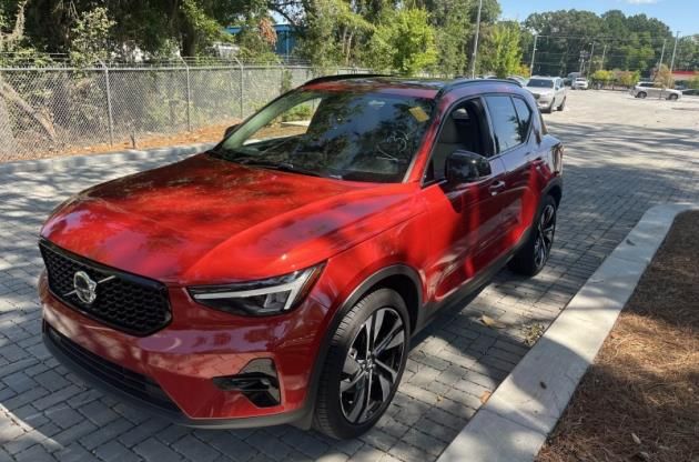 2025 Volvo XC40 B5 Plus Dark AWD's photo