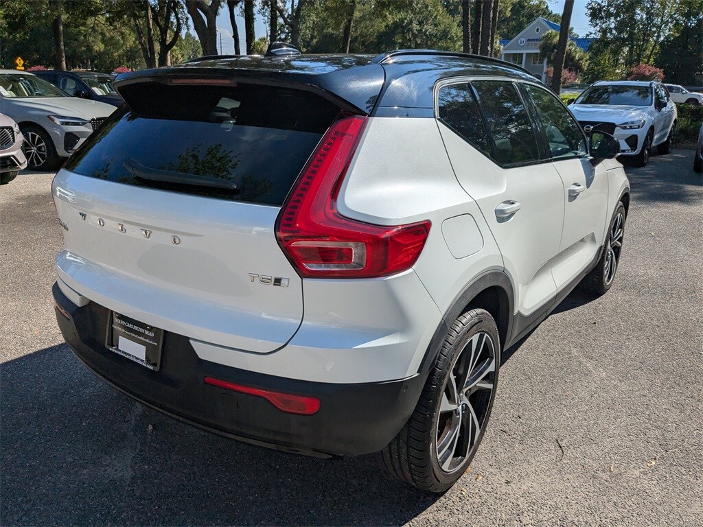 2021 Volvo XC40 R-Design photo 3