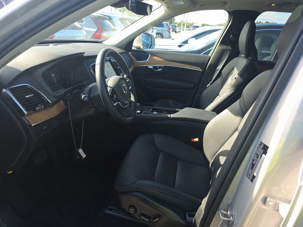 2025 Volvo XC90 Plus photo 3