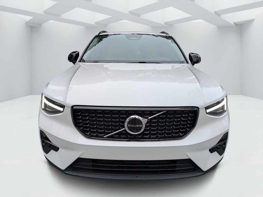 2026 Volvo XC40 Plus - Photo 8
