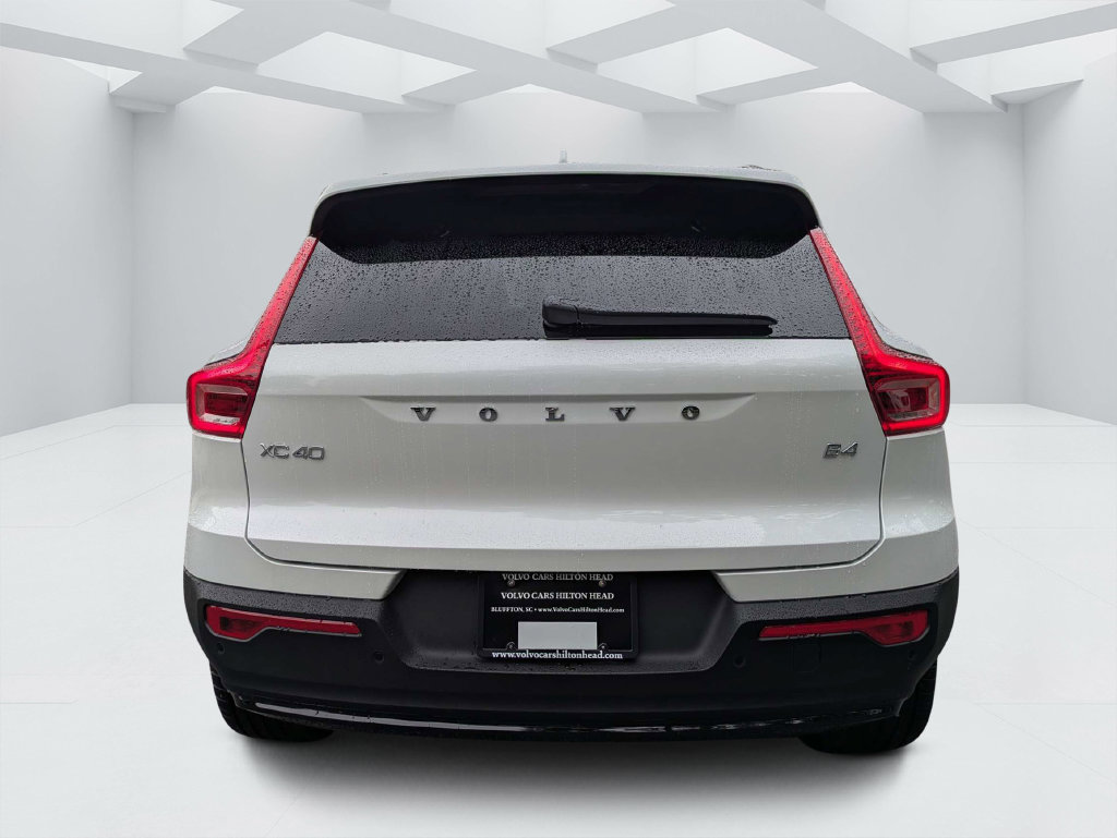 New 2026 Volvo XC40 B4 Core SUV