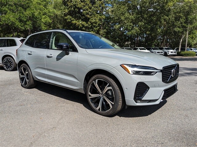 2025 Volvo XC60 B5 photo 2