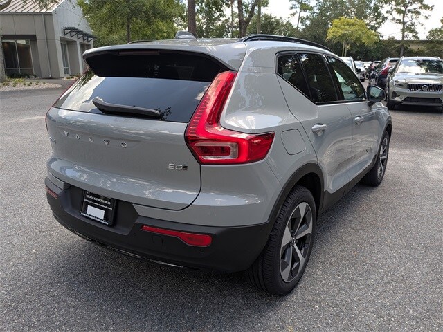 2026 Volvo XC40 Plus photo 3