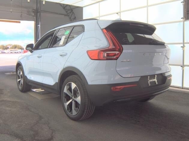 2025 Volvo XC40 Plus photo 3
