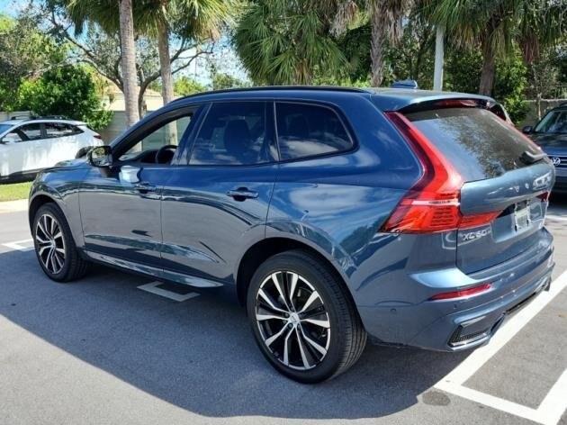 2024 Volvo XC60 B5 Plus photo 3