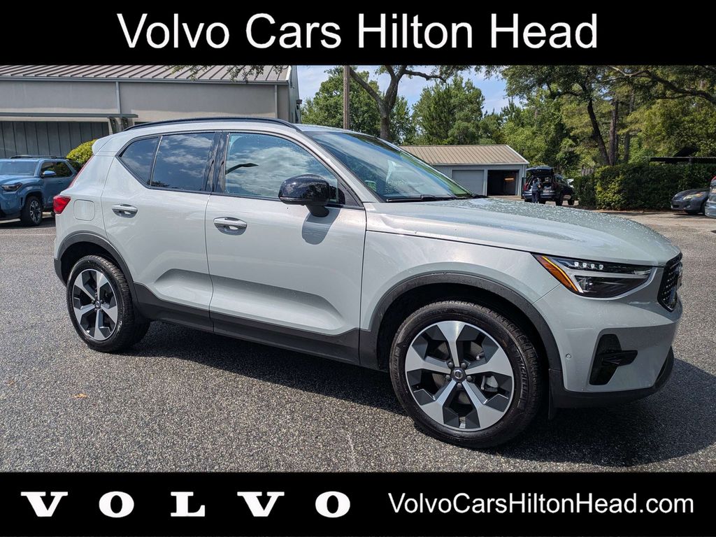2026 Volvo XC40 B5 Plus Dark AWD's photo