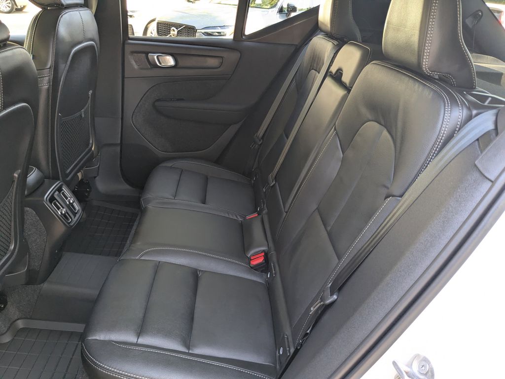 2026 Volvo XC40 Plus - Photo 14