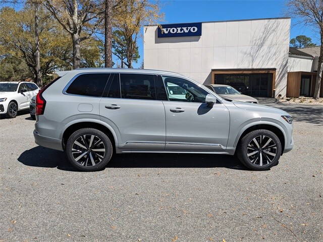 2025 Volvo XC90 Core photo 3