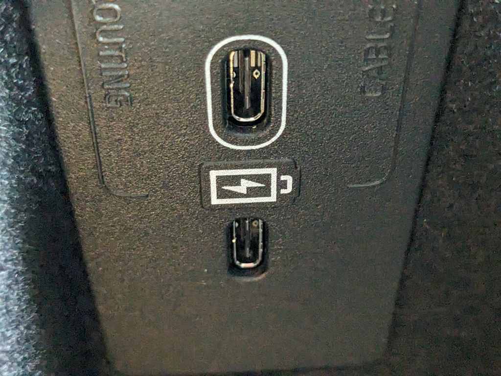 2025 Volvo XC60 Plus - Photo 25