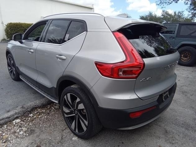 2023 Volvo XC40 Ultimate photo 3