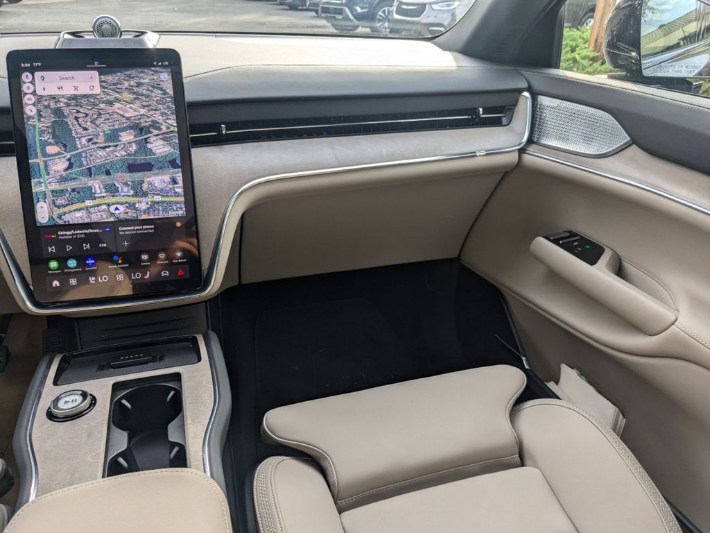 2025 Volvo EX90 Ultra - Photo 18