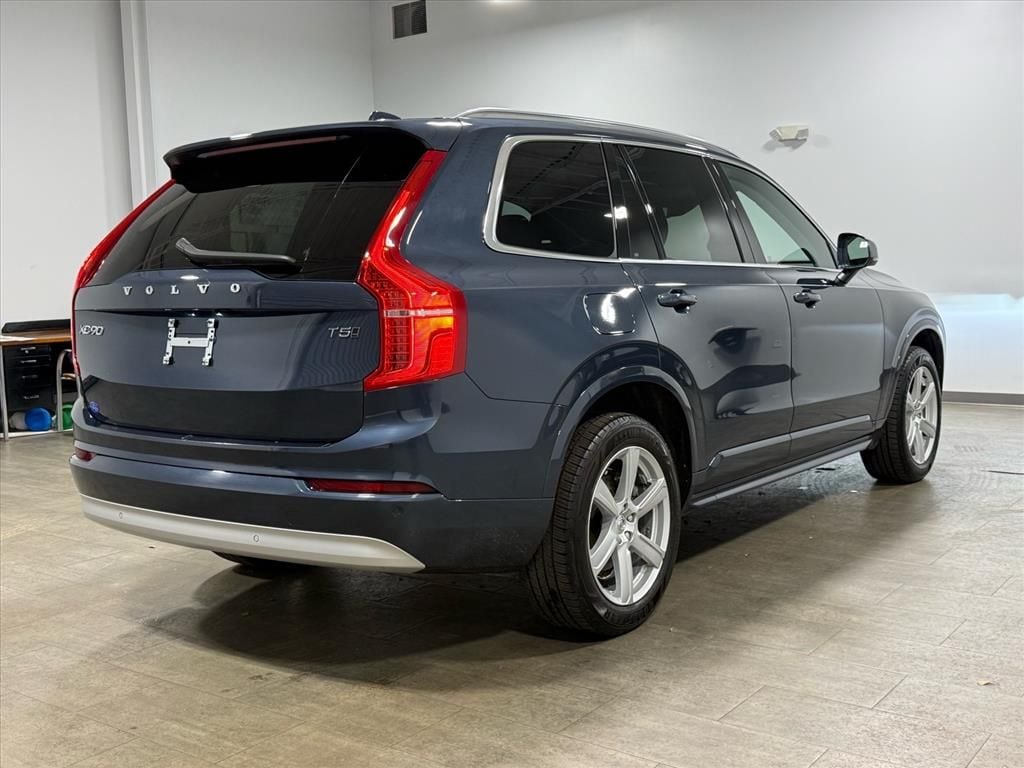 Used 2022 Volvo XC90 T5 Momentum SUV