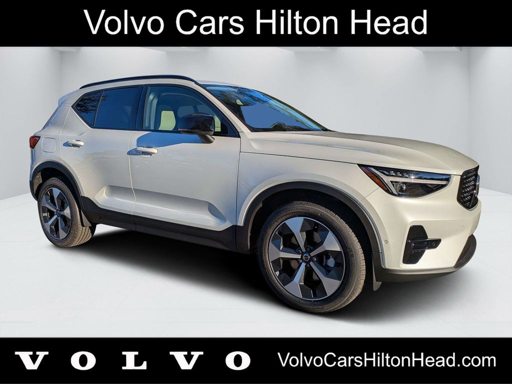 2026 Volvo XC40 B5 Plus Dark AWD's photo