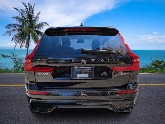 2025 Volvo XC60 B5 Plus photo 4