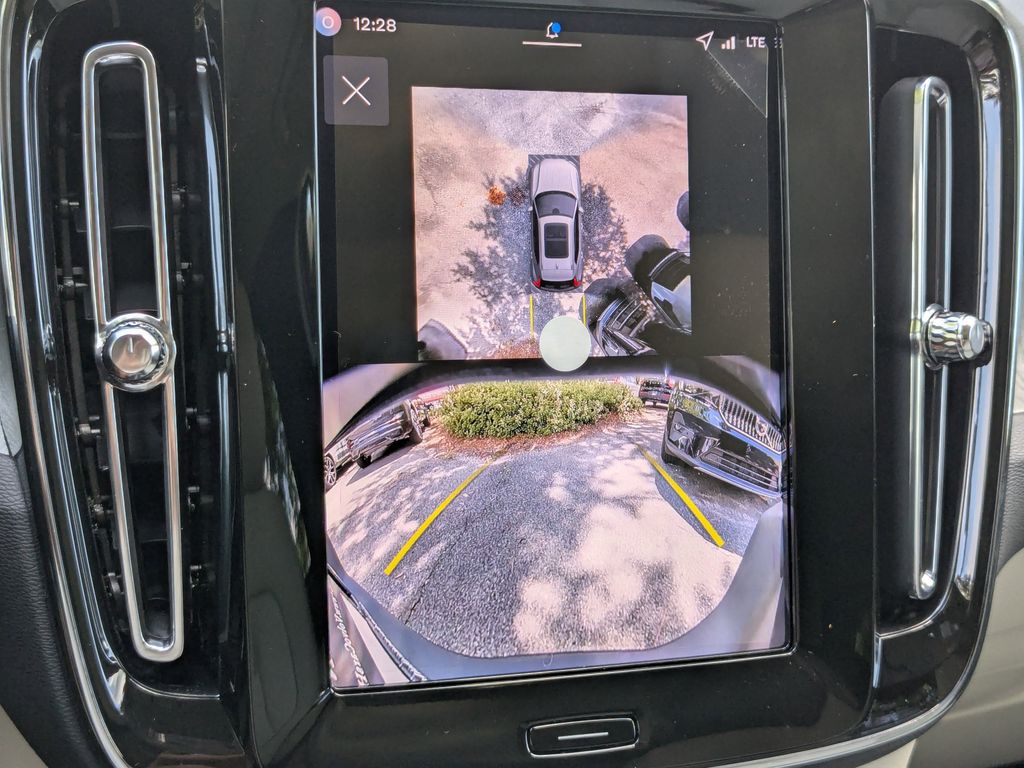 2026 Volvo XC40 Plus - Photo 22