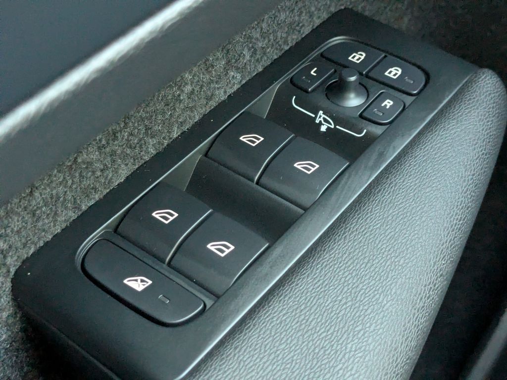 2026 Volvo XC40 Plus - Photo 26