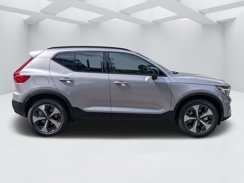 New 2026 Volvo XC40 B5 Plus SUV