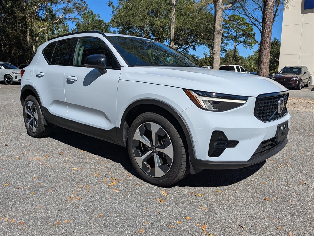 Certified 2025 Volvo XC40 B5 Plus Dark Theme SUV