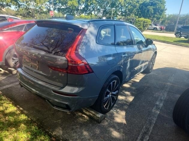 2023 Volvo XC60 B5 Plus photo 3