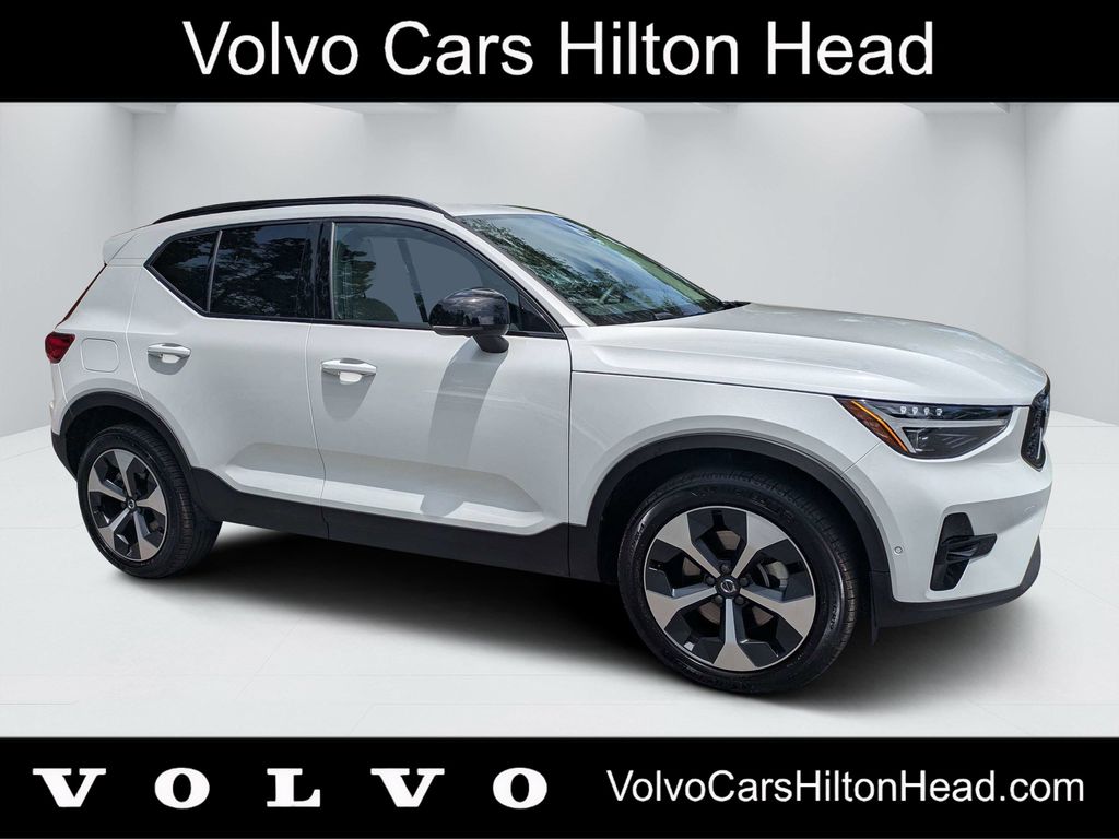 2026 Volvo XC40 B5 Plus Dark AWD's photo