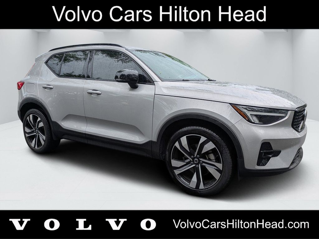 2023 Volvo XC40 B5 Plus Dark AWD's photo