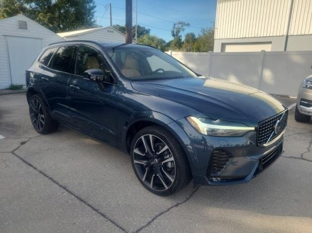 2023 Volvo XC60 B5 Ultimate photo 2