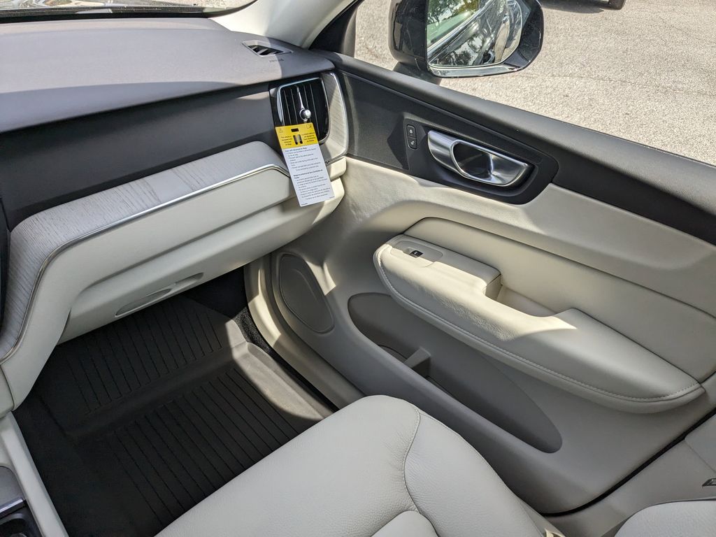 2025 Volvo XC60 Plus - Photo 18