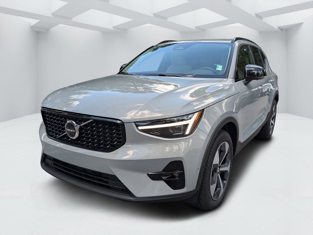 2026 Volvo XC40 Plus - Photo 7