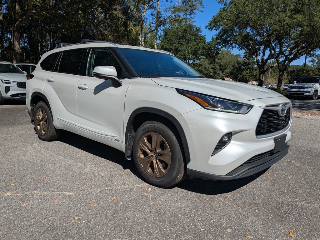 Used 2022 Toyota Highlander Hybrid Bronze Edition SUV