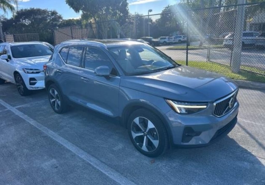 Used 2023 Volvo XC40 B5 Plus Bright Theme SUV